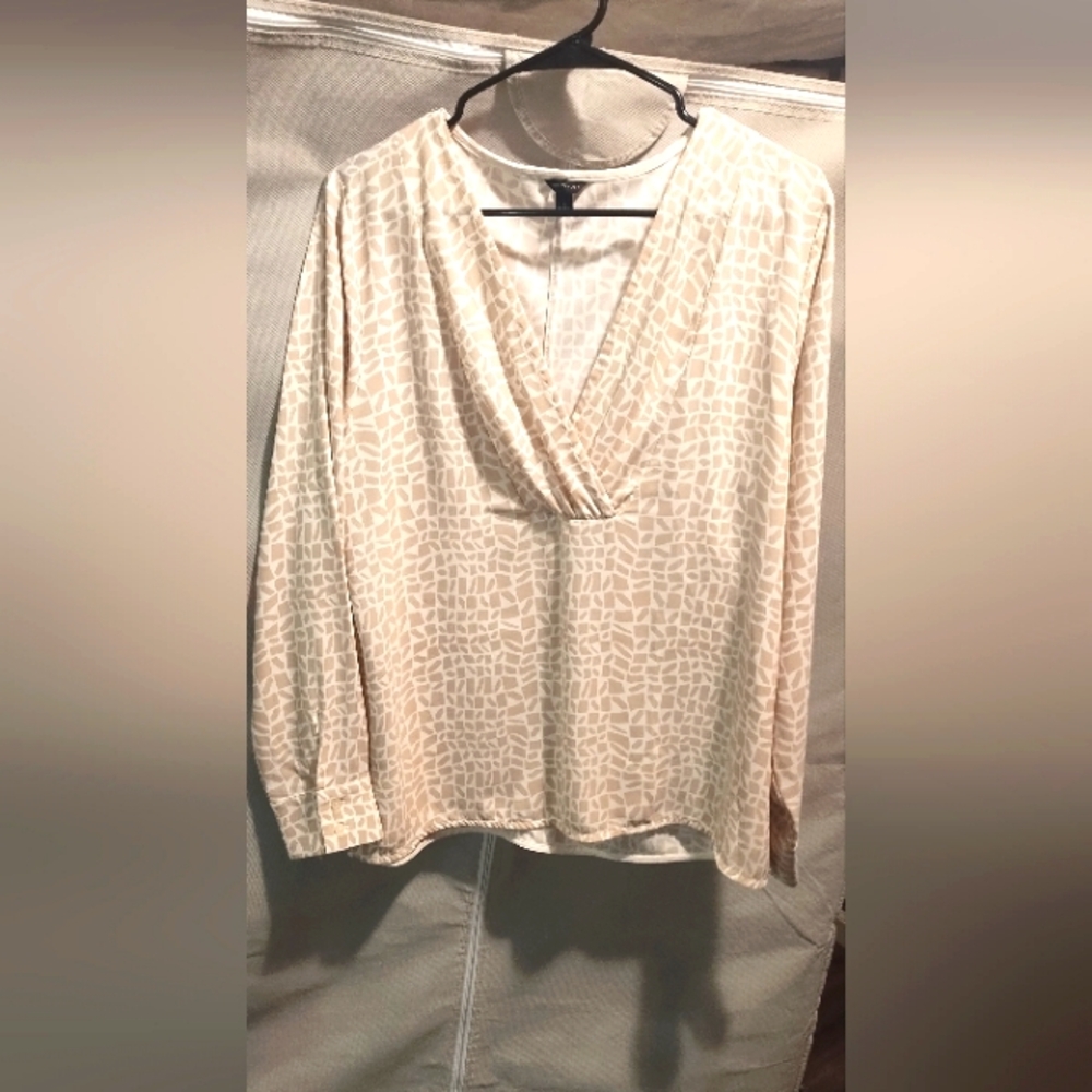 ANN TAYLOR BLOUSE SIZE L WHITE